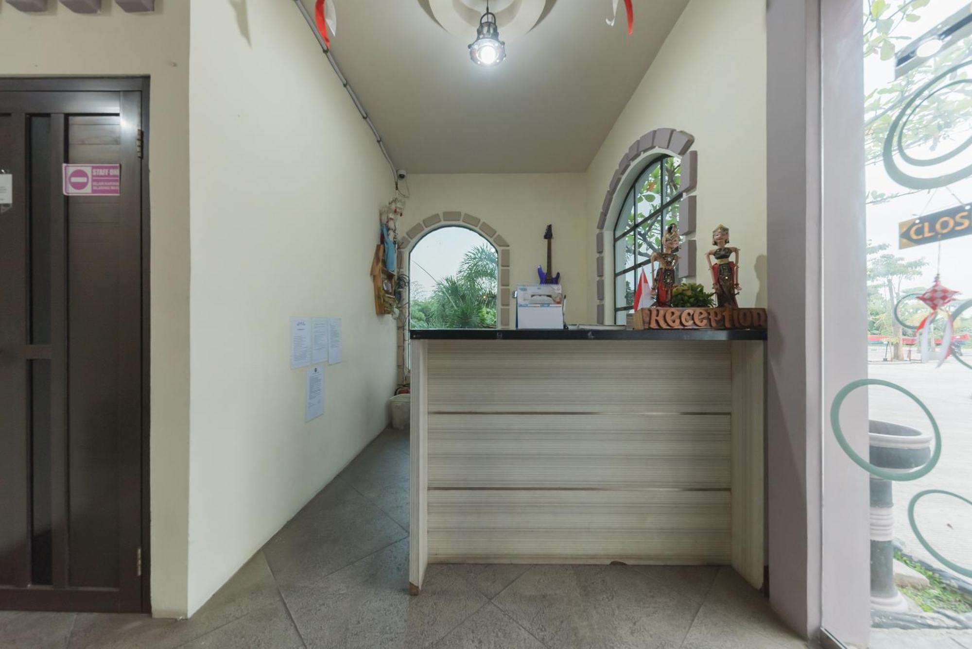 Urbanview Hotel Cianjur City Park By Reddoorz Exterior foto