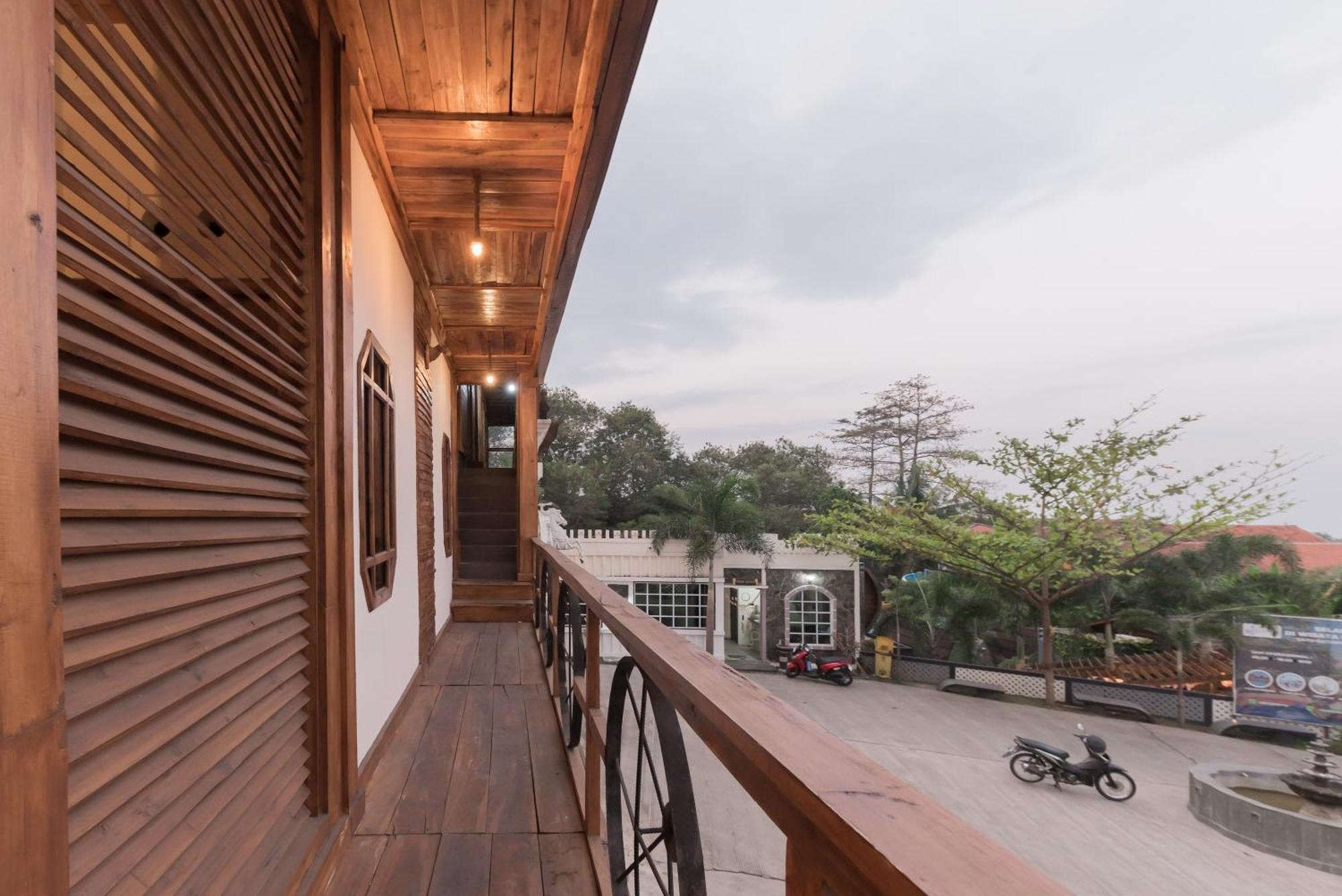Urbanview Hotel Cianjur City Park By Reddoorz Exterior foto