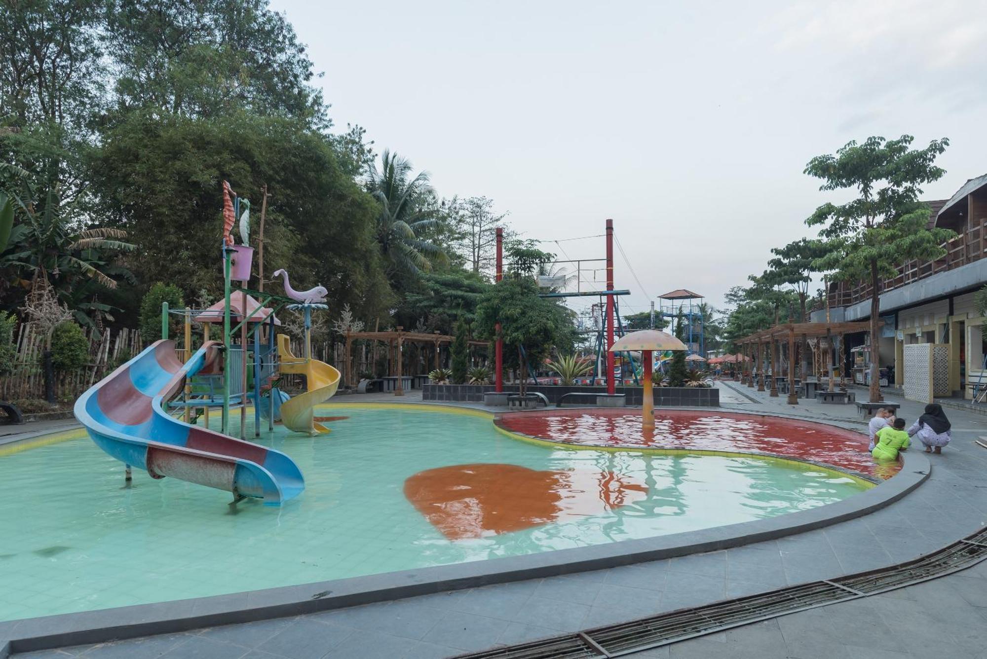 Urbanview Hotel Cianjur City Park By Reddoorz Exterior foto