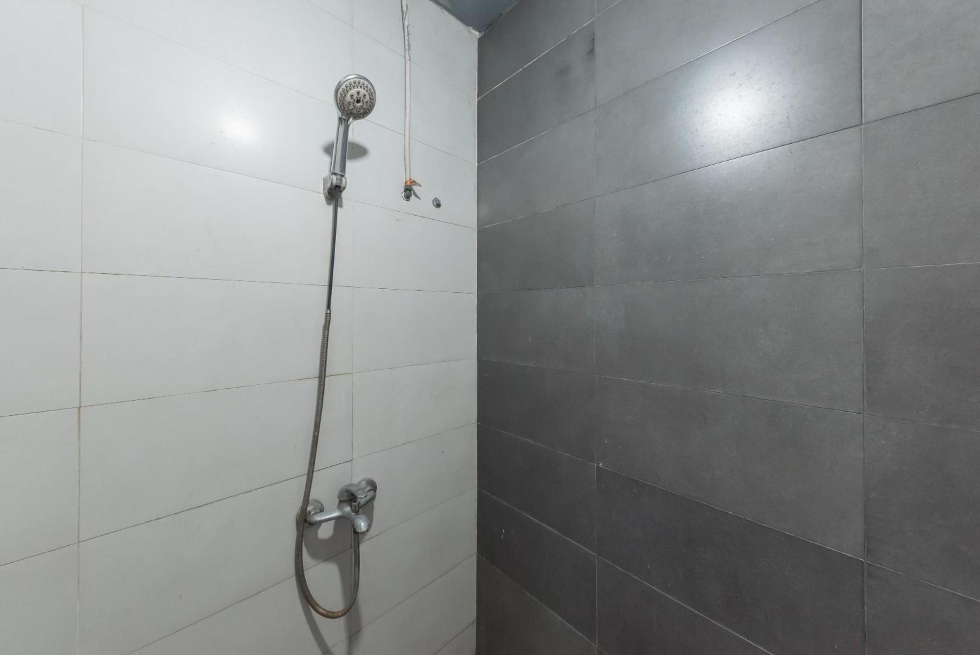 Urbanview Hotel Cianjur City Park By Reddoorz Exterior foto