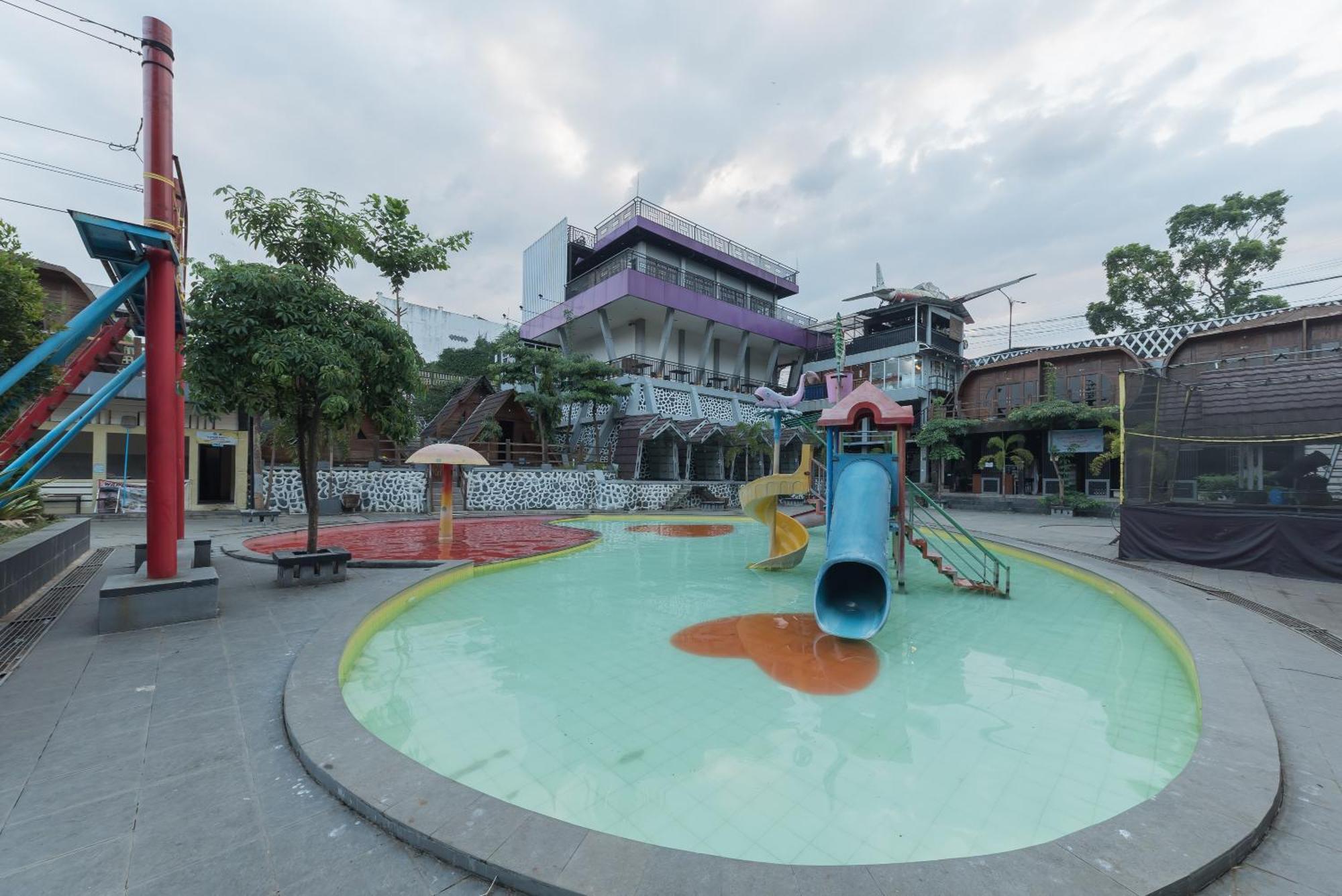 Urbanview Hotel Cianjur City Park By Reddoorz Exterior foto