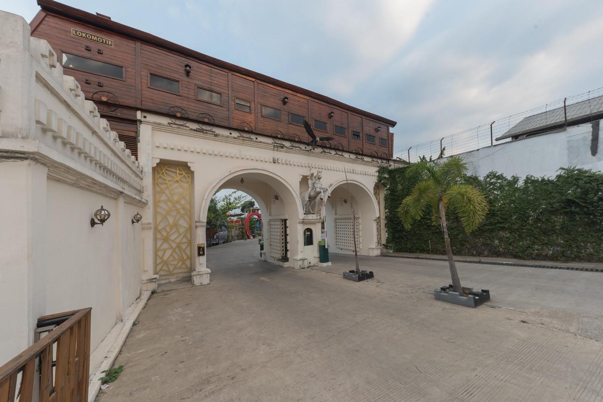 Urbanview Hotel Cianjur City Park By Reddoorz Exterior foto